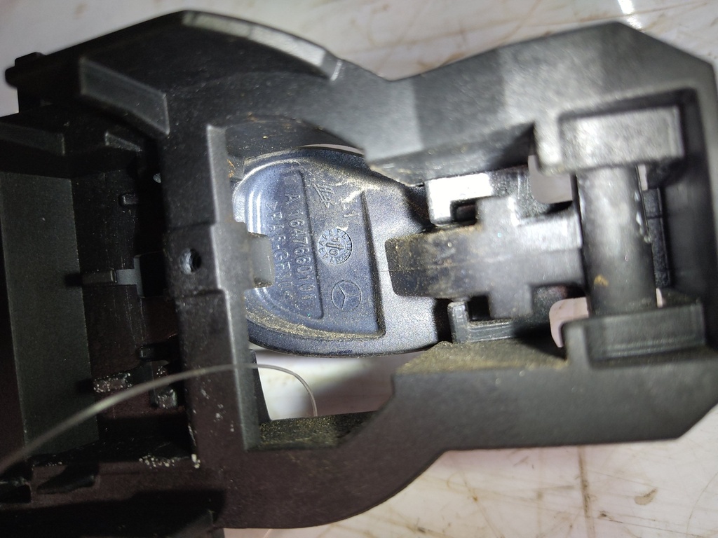 [MTD-515623] Tirador de puerta trasera izquierda gris tenorita Mercedes Clase M ML 300 (A1647660101)