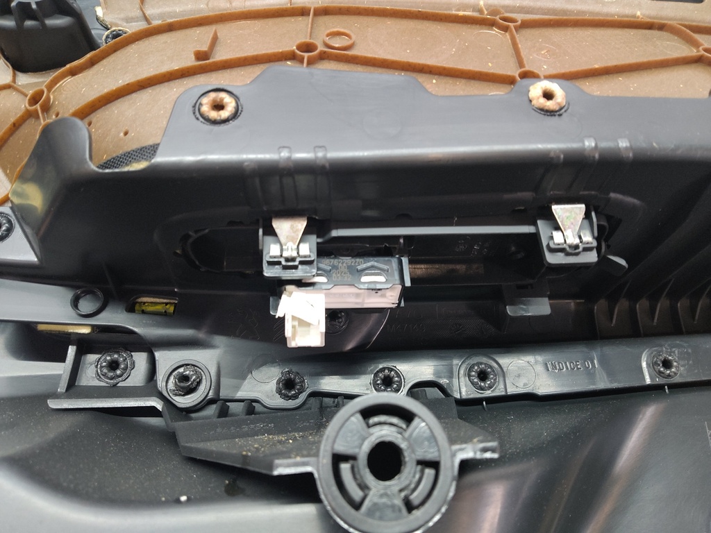 [MTD-516573] Panel de puerta Peugeot 308 II 1.5 HDI 102 CV YHY 96776523ZD