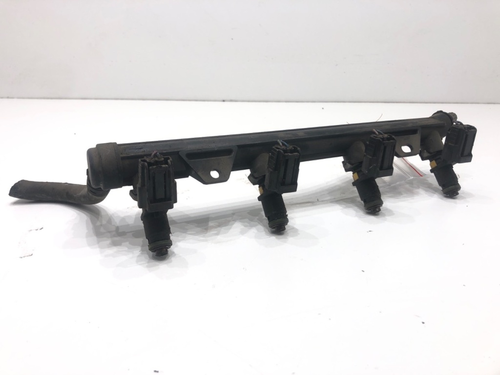 [STARK-676080] Carril de combustible SEAT Ibiza III (6L1) 1.4 16V 2006-2009