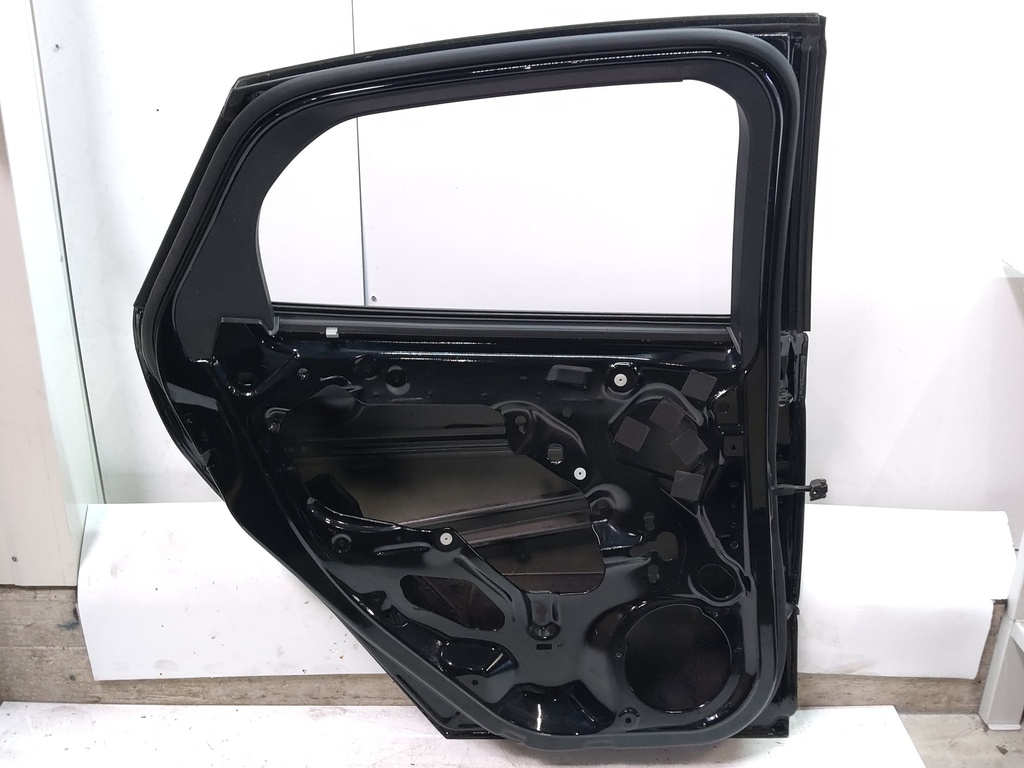 [MTD-530192] Puerta trasera izquierda Ford Focus III iridiumschwarz