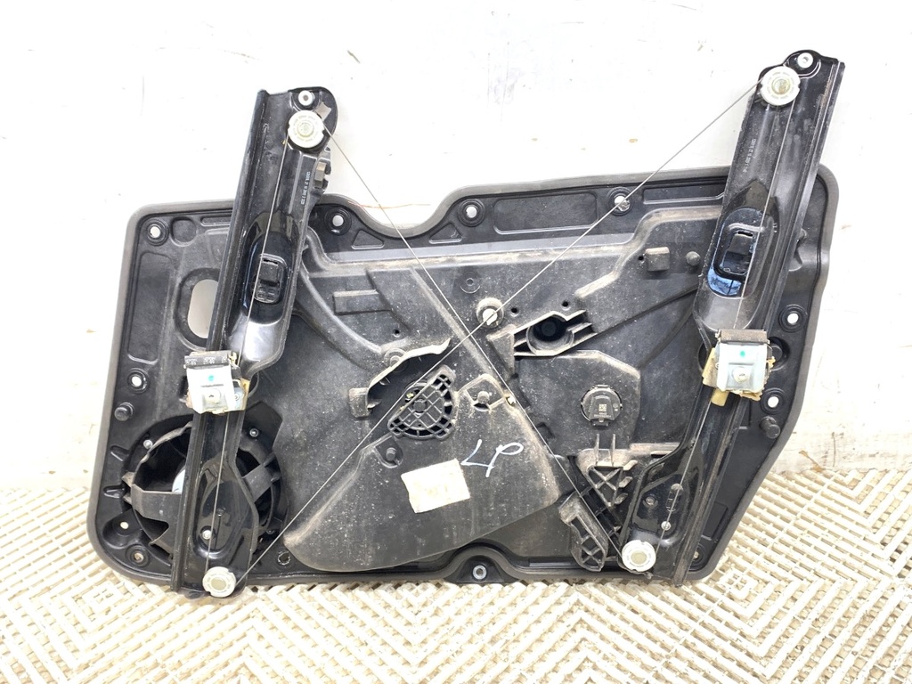 [STARK-742207] Elevador de ventanilla delantero izquierdo VW Golf VI (5K1) 2008-2014