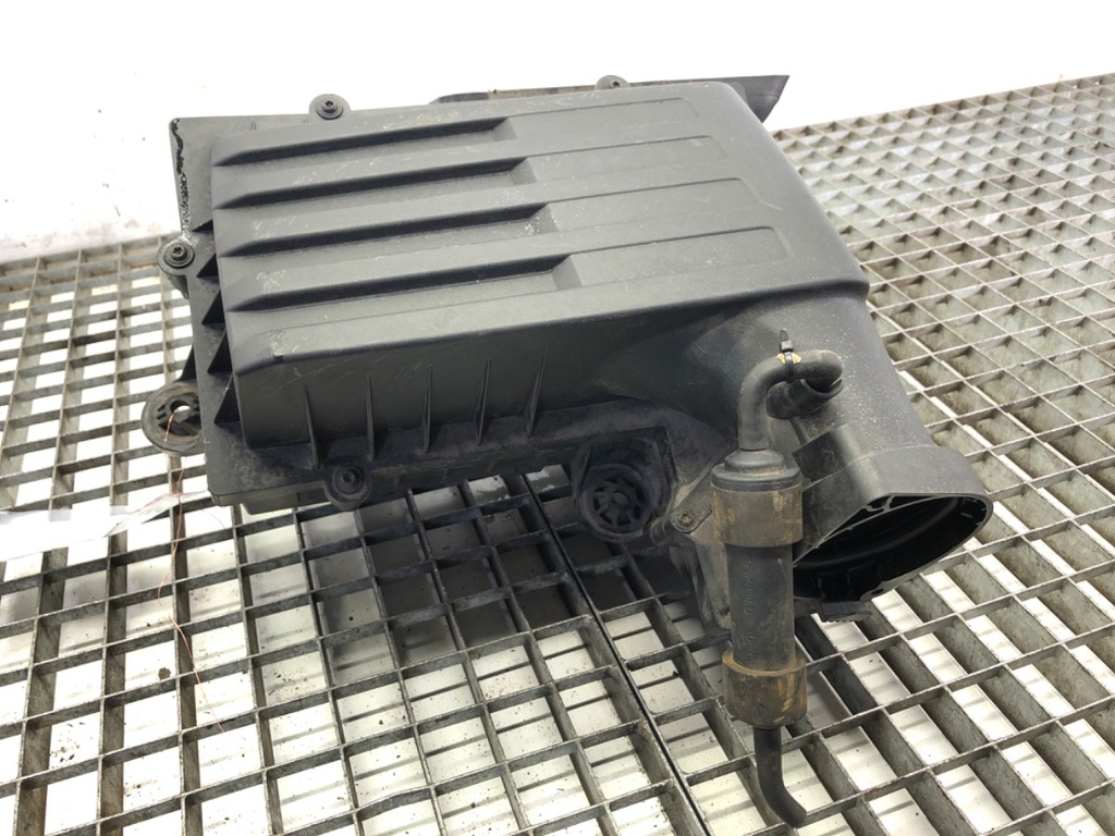 [STARK-754357] Caja de filtro de aire VW Golf VII Variant (BA5, BV5) 1.6 TDI 81 kW 2013-2017