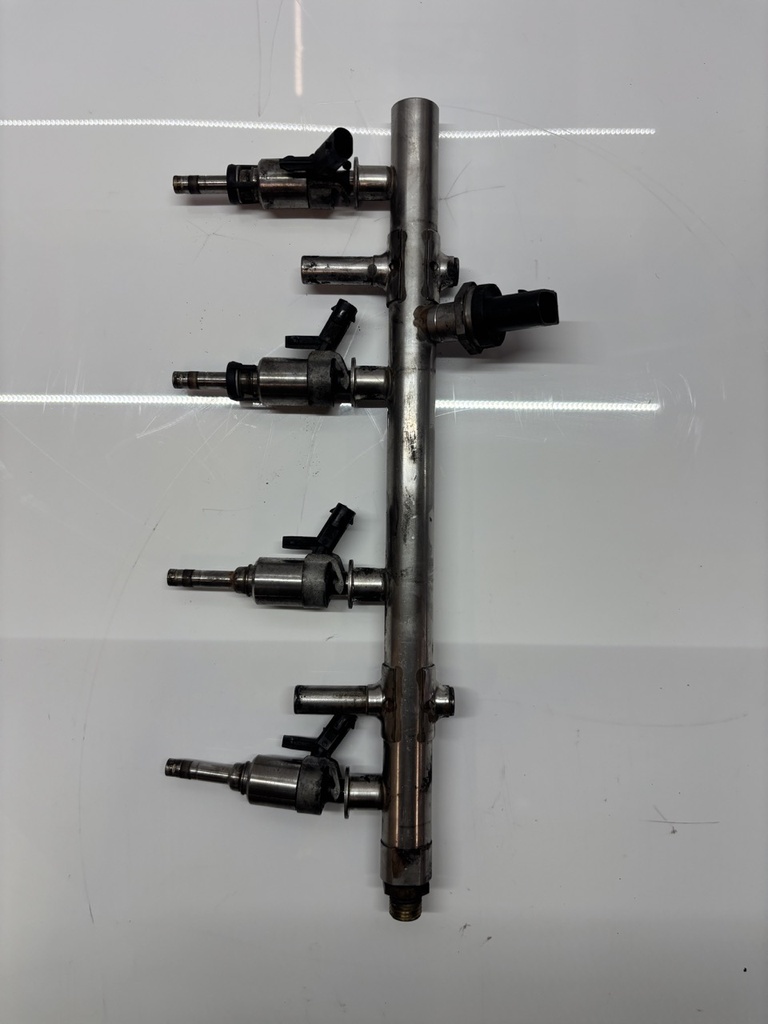 [MTD-455201] Colector de inyección para VW Audi Skoda Golf VII A3 2.0 TSI TFSI CHHB CHH 06K133317G