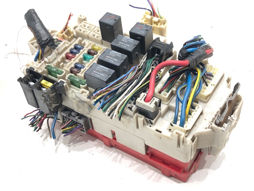[STARK-653875] Caja de fusibles Mitsubishi Outlander I (CU_W) 2.4 108 kW MR530918
