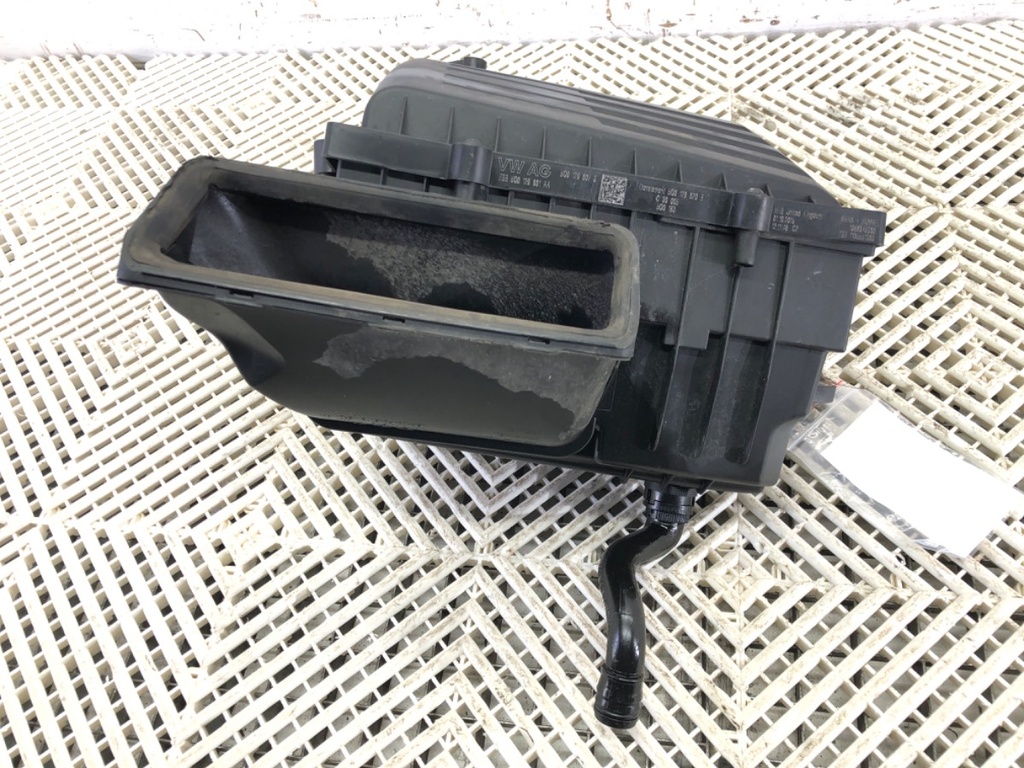 [STARK-678960] Caja de filtro de aire SKODA OCTAVIA III (5E3, NL3, NR3) 1.6 TDI 81 kW 2013-2022