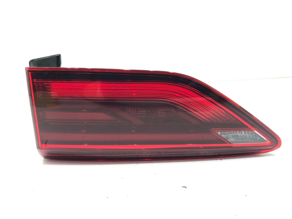 [STARK-724672] Piloto trasero derecho VW Golf VIII (CD1) 1.5 TSI 110 kW 2019-2022