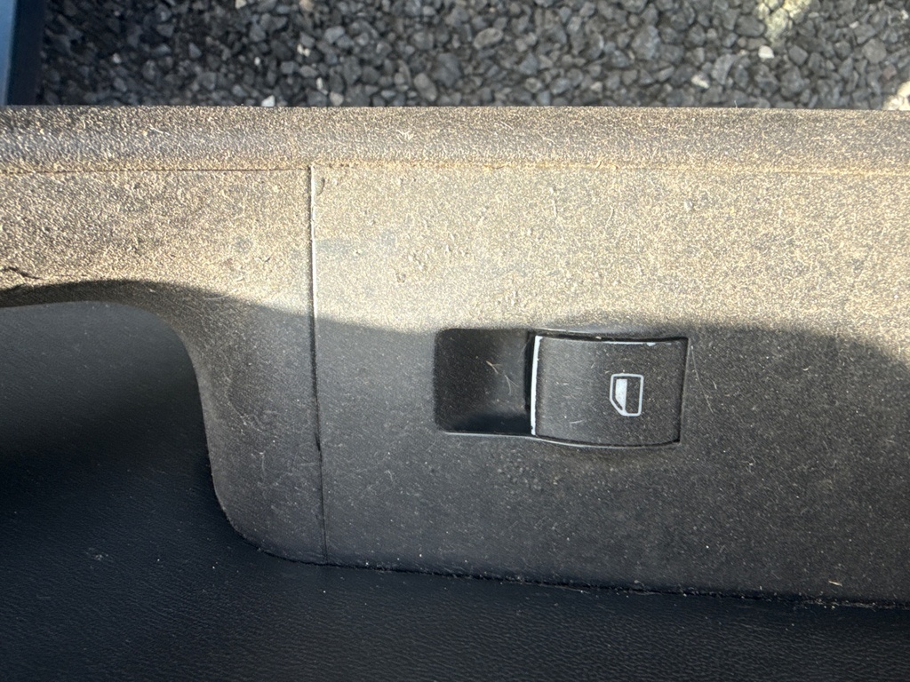 [MTD-530233] Interruptor de elevalunas eléctrico delantero izquierdo Audi A4 B7 8HE