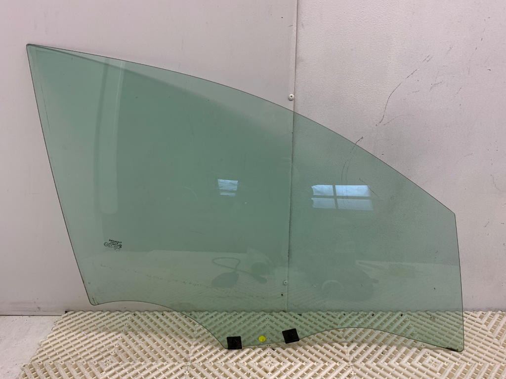 [STARK-785913] Ventana delantera derecha Renault Clio V (B7) 1.0 TCe 2019-2022