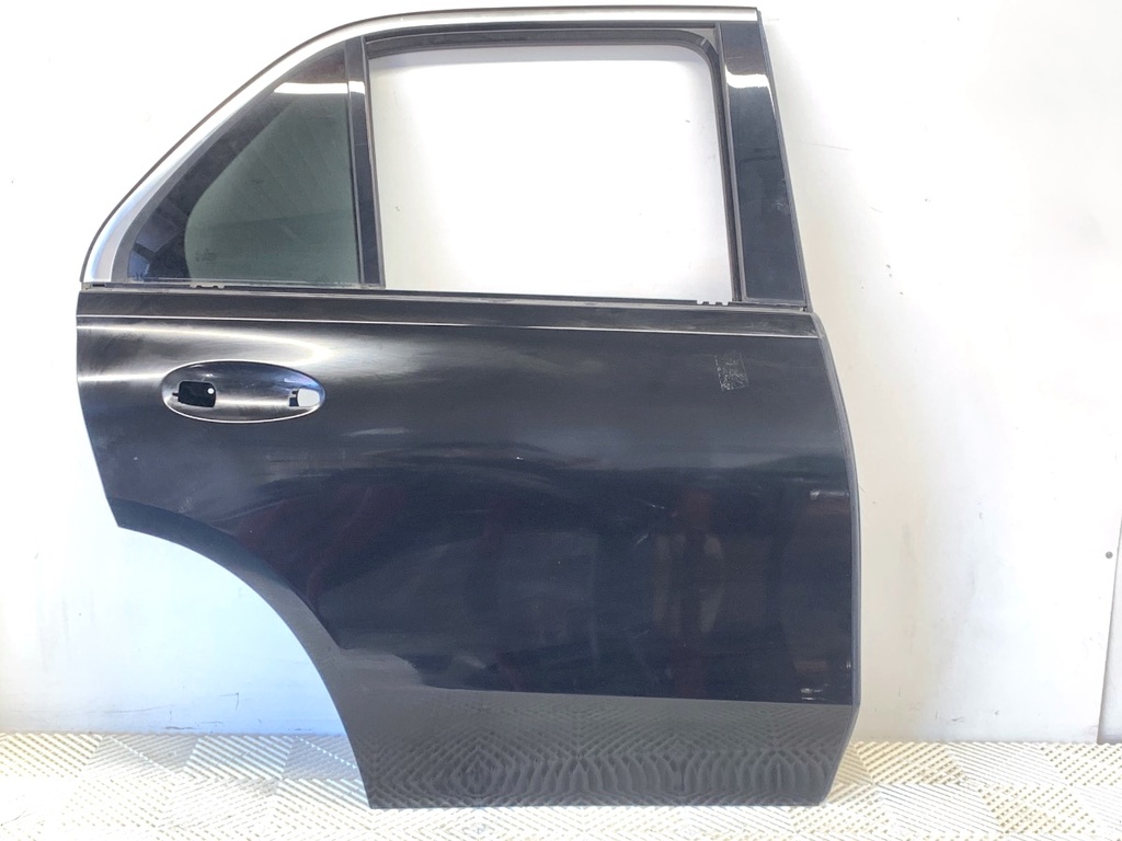 [STARK-898114] Puerta trasera derecha Mercedes-Benz GLE (V167) 2018-