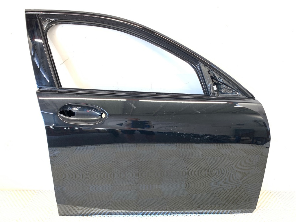 [STARK-911063] Puerta delantera derecha BMW Serie 1 (F70) 2024-