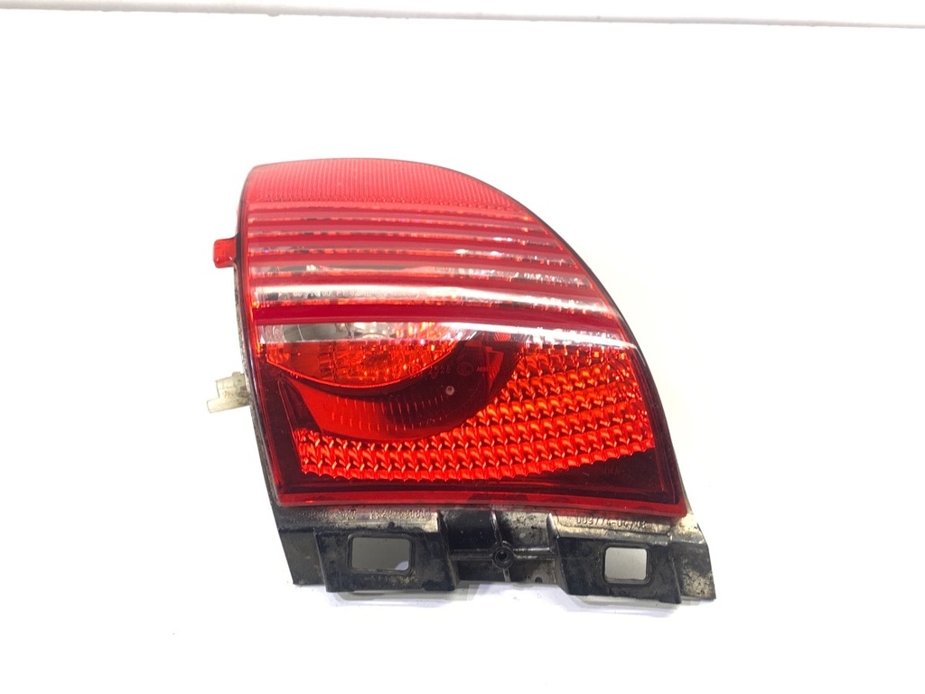 [STARK-837586] Piloto trasero derecho de parachoques PEUGEOT 2008 I (CU_) 1.2 THP 110 / PureTech 110 81 kW 2015-2022