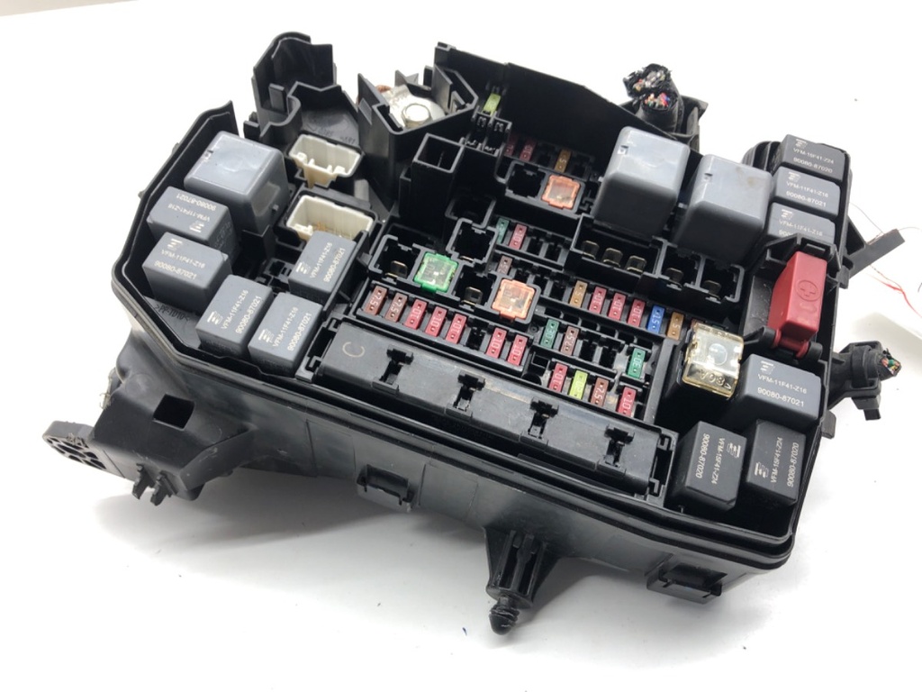 [STARK-854491] Caja de fusibles Toyota Auris (_E18_) 1.8 Hybrid (ZWE186_) 2012-2018
