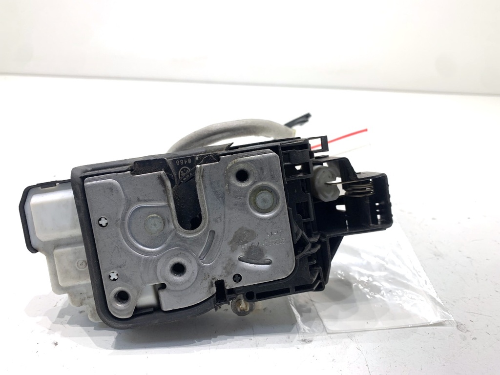 [STARK-856016] Cerradura de puerta delantera izquierda VOLVO V40 liftback (525, 526) 2012-2022