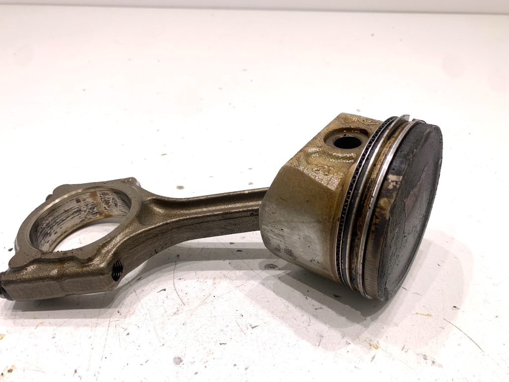 [STARK-857380] Pistón con biela Renault Mégane III liftback 1.6 16V K4M848