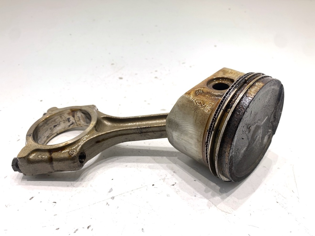 [STARK-857382] Pistón con biela Renault Mégane III liftback 1.6 16V K4M848