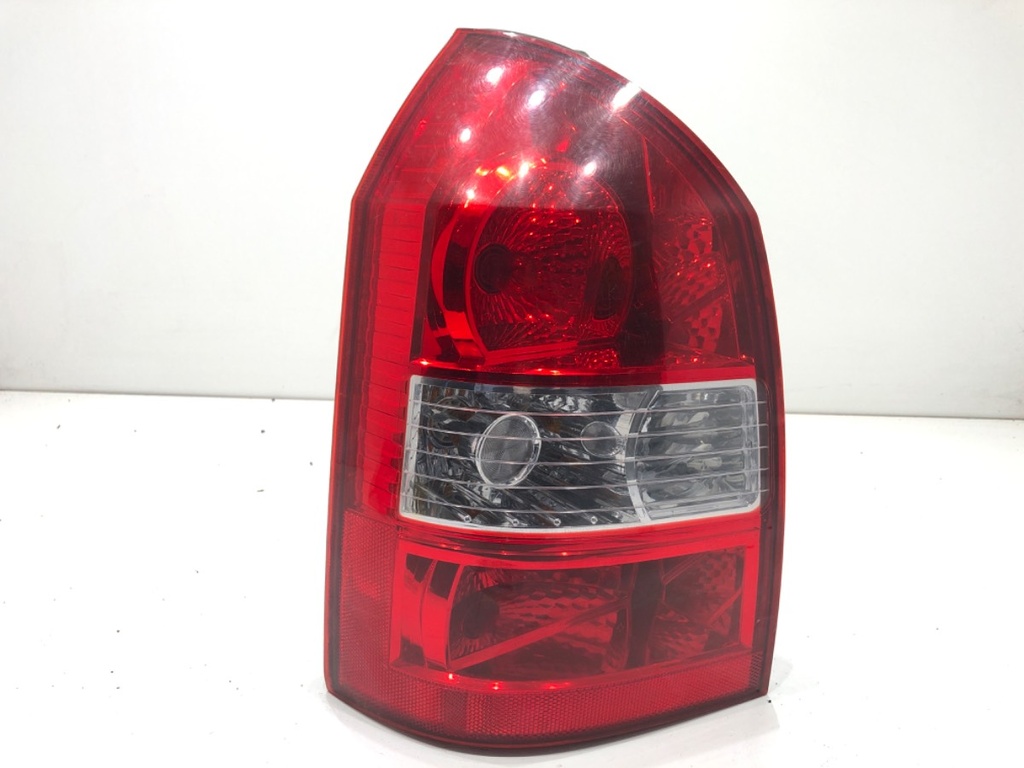 [STARK-866970] Piloto trasero izquierdo HYUNDAI TUCSON (JM) 2004-2022