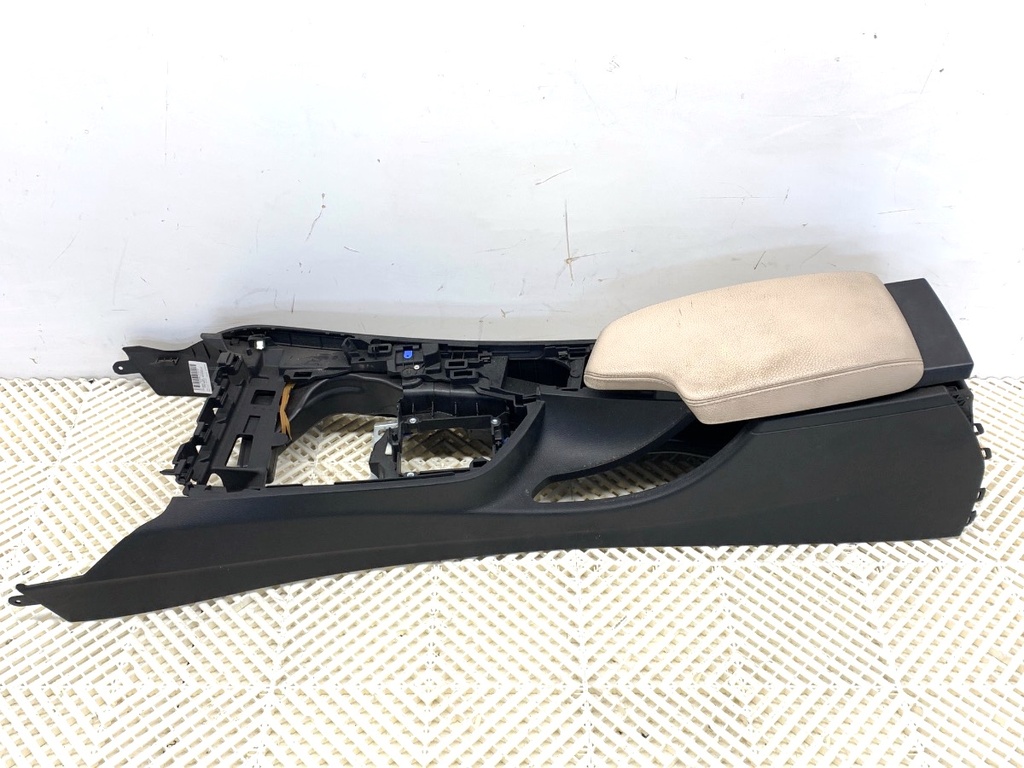 [STARK-874191] Reposabrazos BMW Serie 3 (F30, F80) 2011-2018