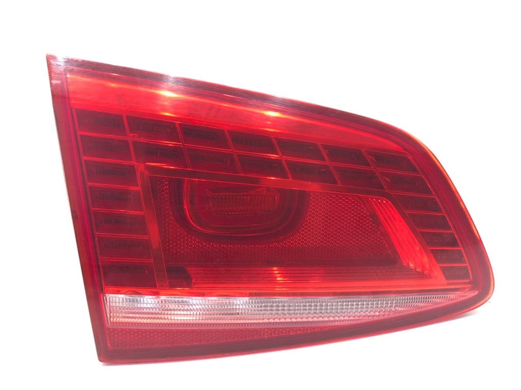 [STARK-874705] Piloto trasero izquierdo VW Passat B7 Variant (365) 1.8 TSI 118 kW 2010-2014