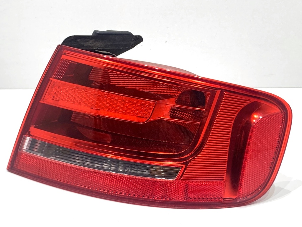 [STARK-875640] Piloto trasero derecho AUDI A4 B8 (8K2) 2007-2015
