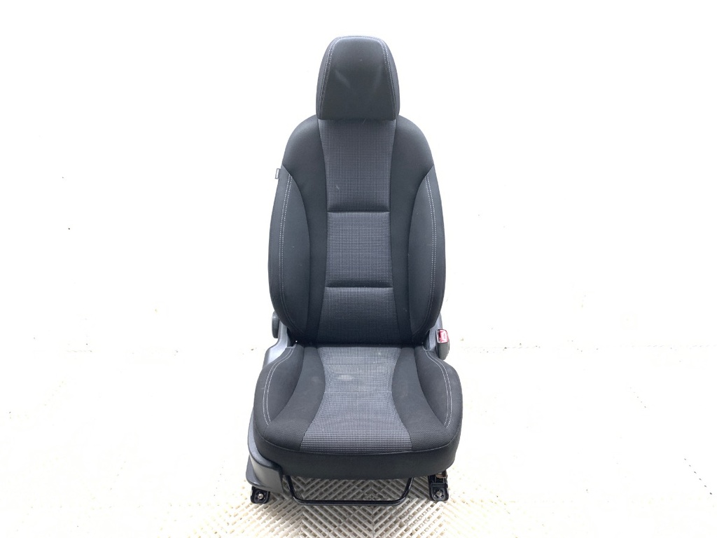 [STARK-878388] Asiento delantero derecho Hyundai i30 Kombi (GD) 1.6 CRDi 81 kW 2012-2022