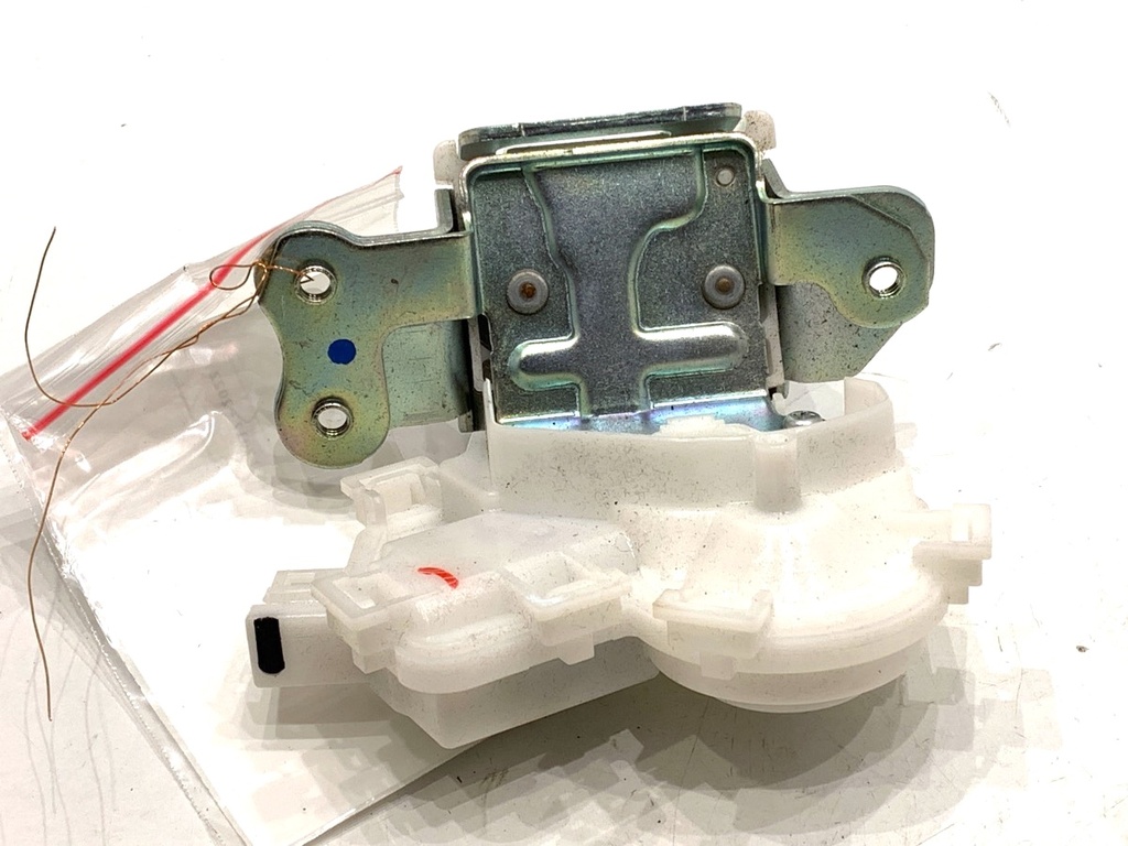 [STARK-880481] Cerradura de portón trasero Mitsubishi Eclipse Cross (GK_) 1.5 T-Mivec 2017-2022