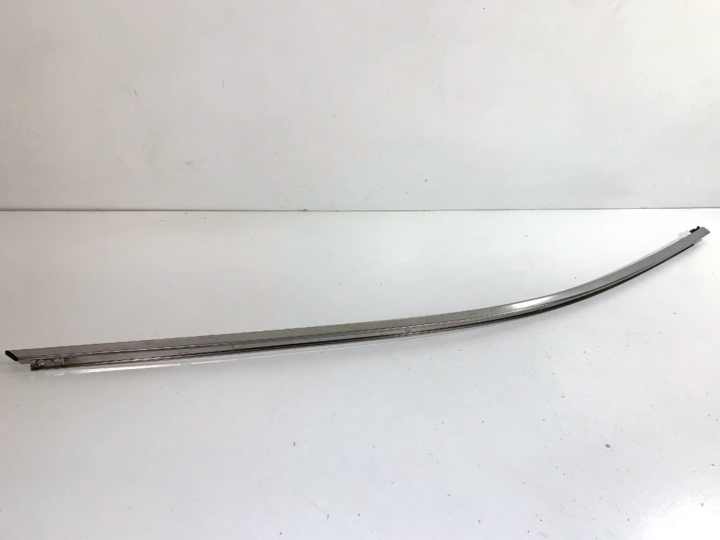 [STARK-887420] Revestimiento de puerta delantera derecha Toyota Corolla sedán (_E21_) 1.6 VVTi (ZRE210) 2019-2022