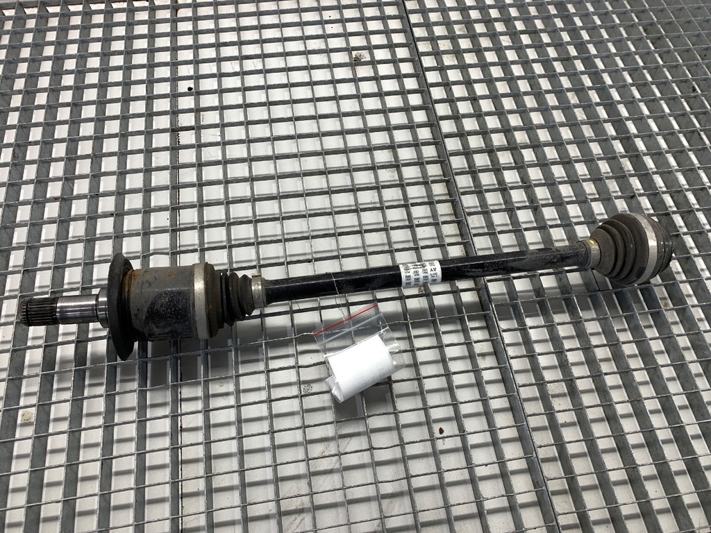[STARK-906842] Eje trasero izquierdo BMW Serie 3 Touring (G21, G81) 2019-2022