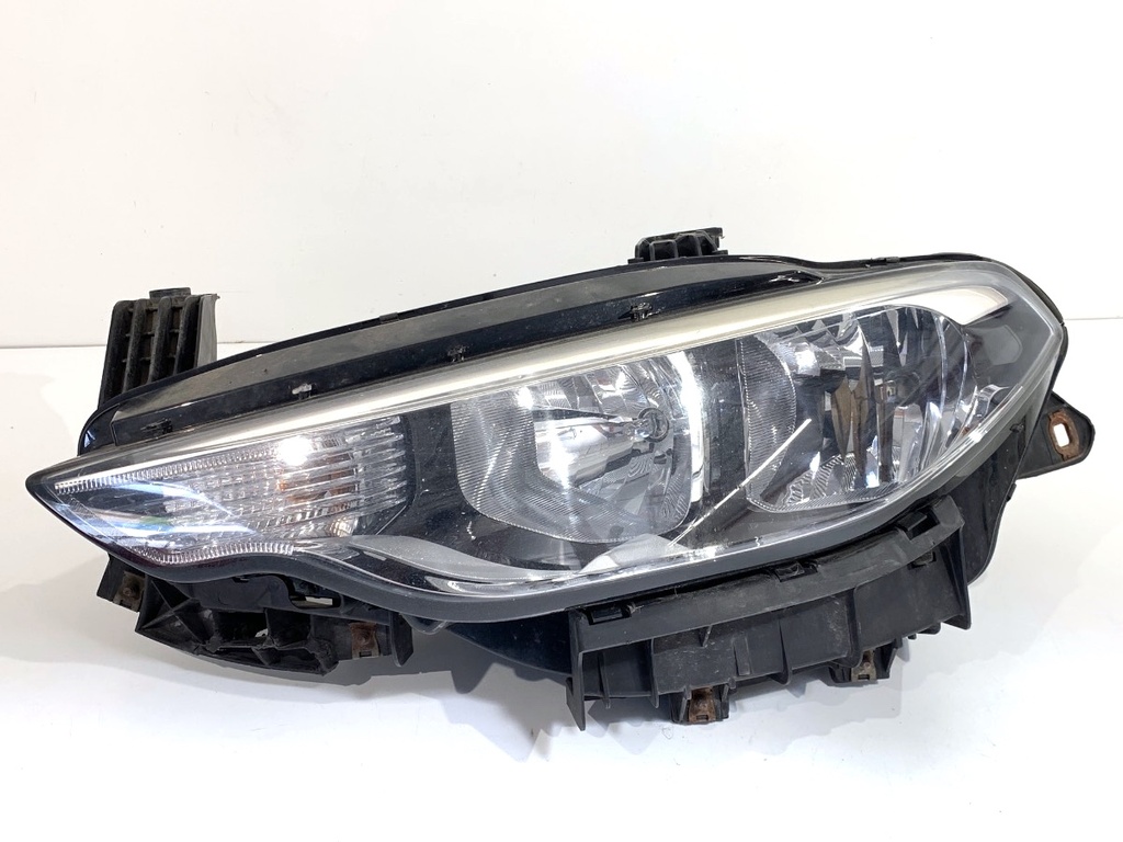 [STARK-910532] Faros delanteros izquierdo FIAT TIPO sedán (356_) 2015-2022