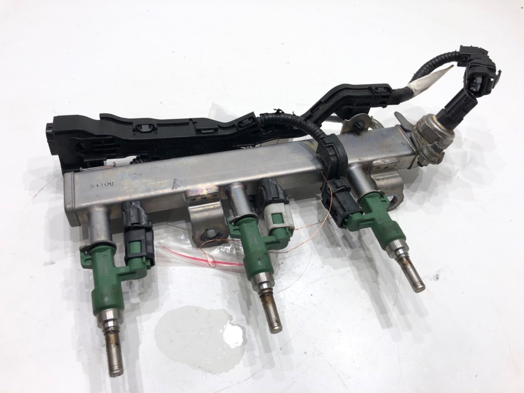[STARK-915010] Colector de combustible TOYOTA YARIS CROSS (MXP_) 1.5 Hybrid 68 kW