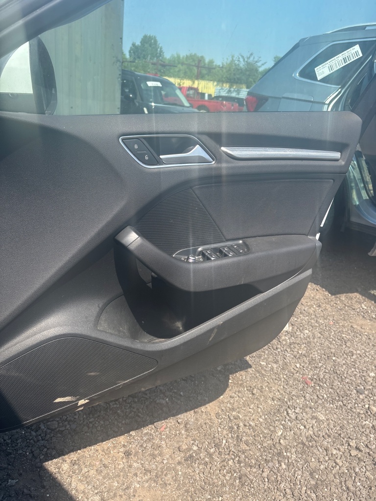 [MTD-530243] Cerradura de puerta delantera derecha Audi A3 8VA