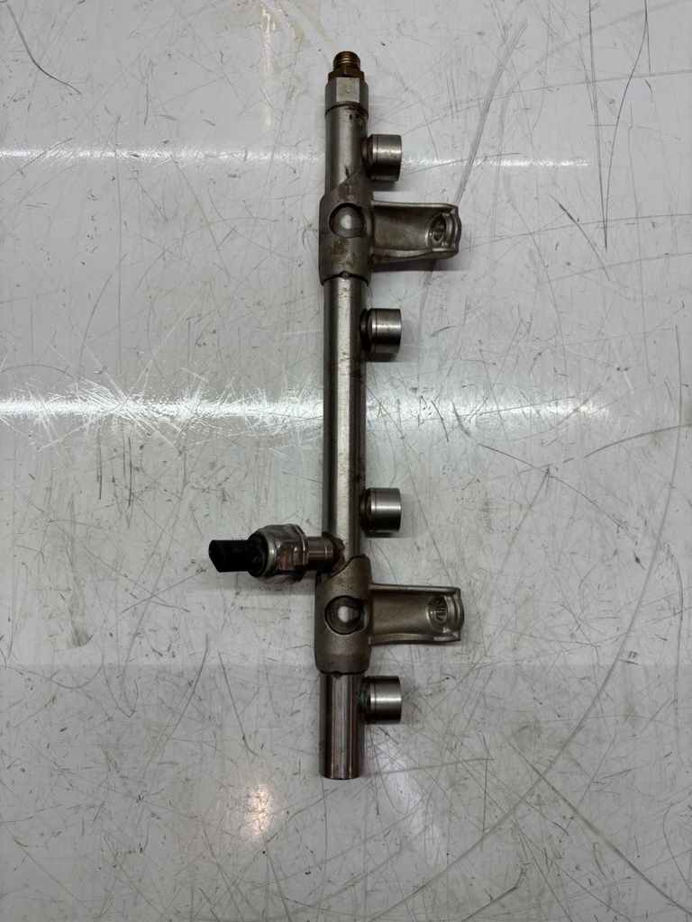 [MTD-451660] Colector de inyección Audi A4 B9 A5 2.0 35 TFSI DLVB DLV 06L133317E