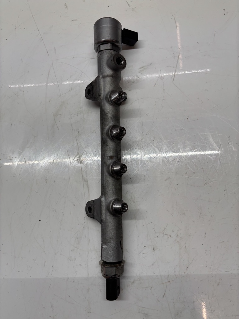 [MTD-457625] Tubo de raíl para Mercedes Clase C 2.2 CDI OM651.911 651.911 A6510700700