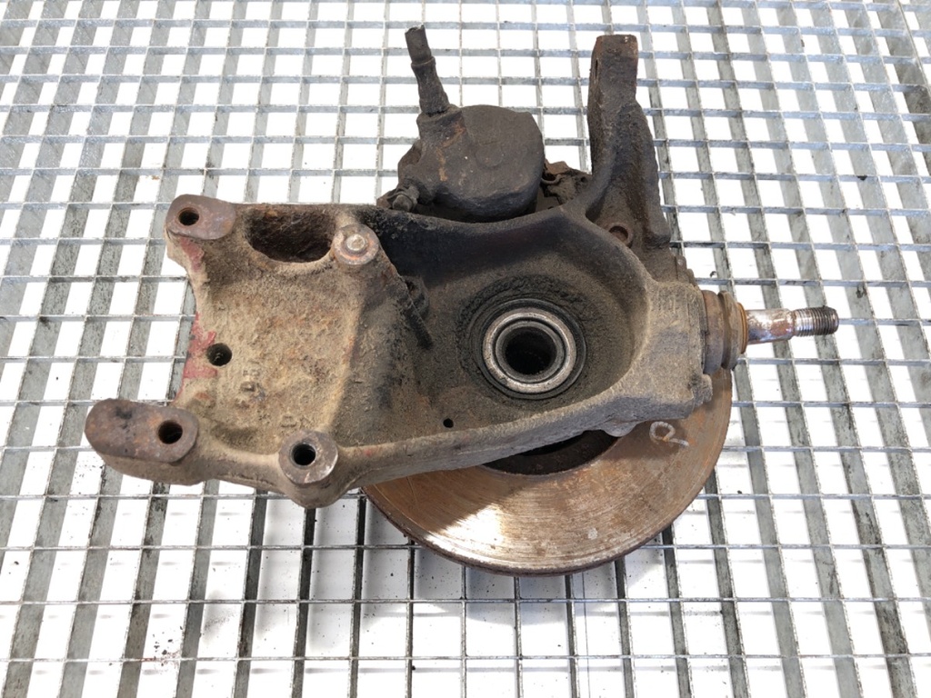 [STARK-584274] Maza delantera derecha Renault Trafic Autobus (TXW) 1989-2001