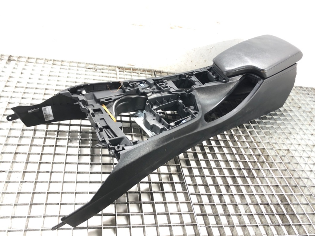 [STARK-669482] Reposabrazos BMW Serie 3 (F30, F80) 2011-2018