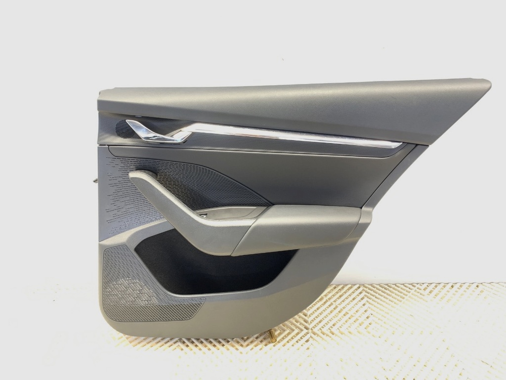 [STARK-695880] Panel de puerta trasera derecha SKODA Octavia IV (NX3, NN3) 2020-2022