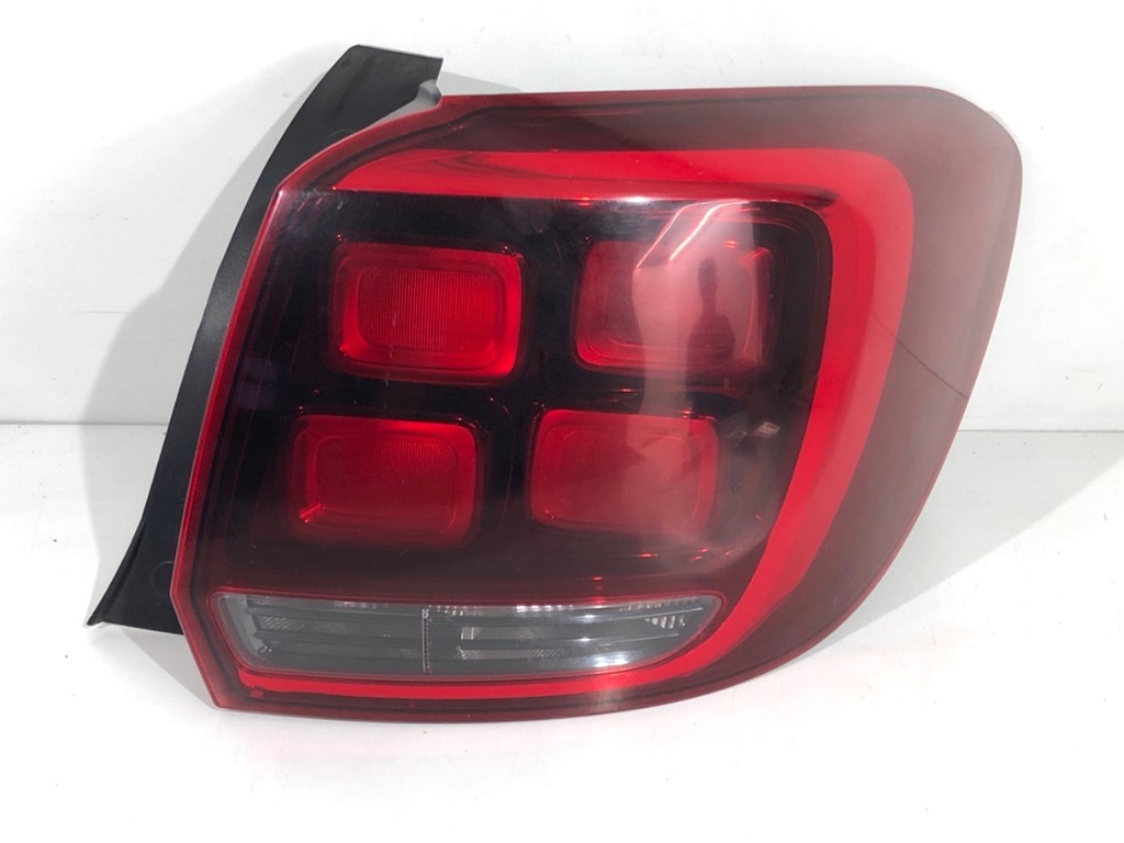 [STARK-759277] Piloto trasero derecho Dacia Sandero II 2012-2022 1.0 SCe 75