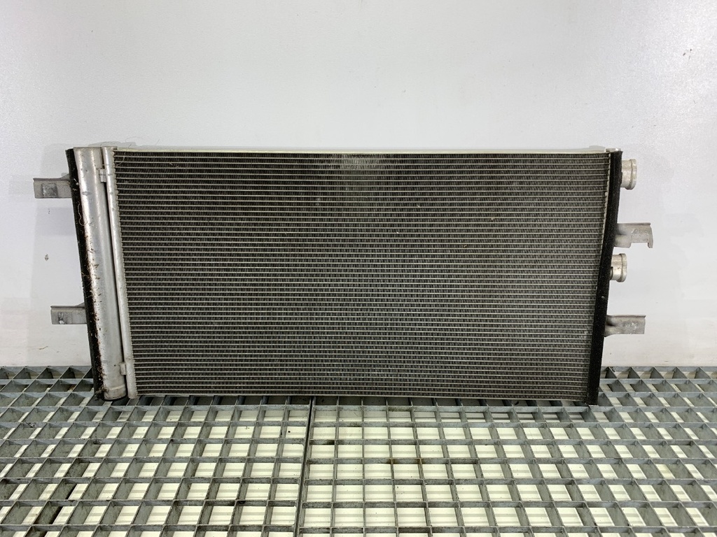 [STARK-789203] Radiador de aire acondicionado BMW X2 (F39) 2017-2022