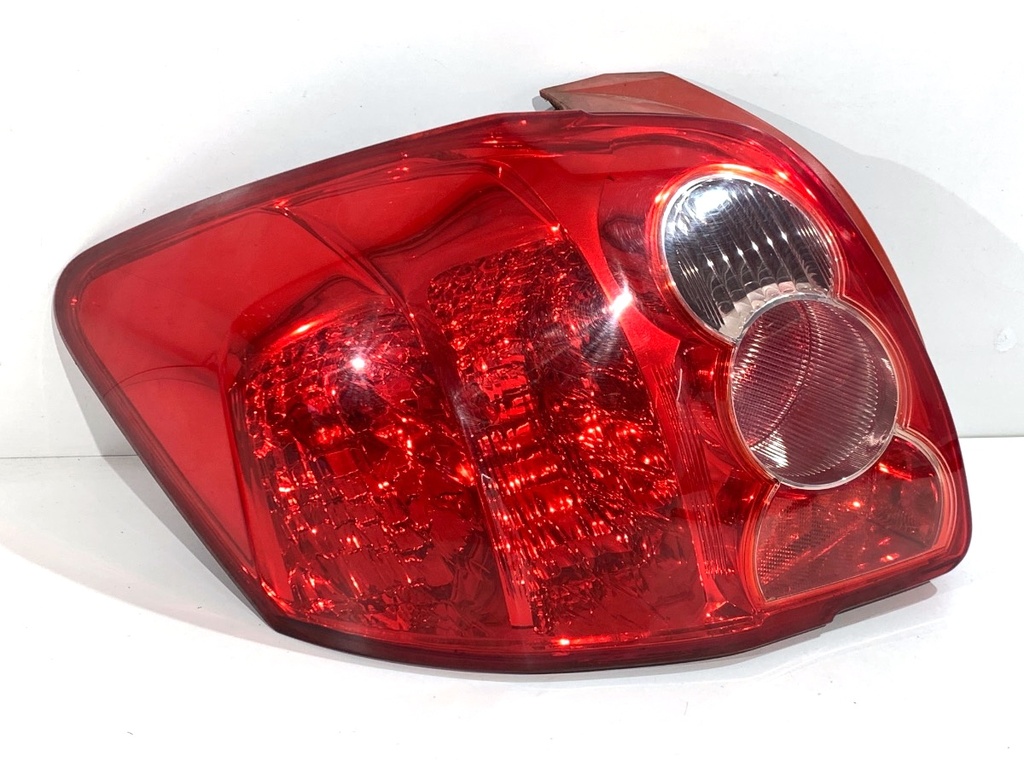 [STARK-828191] Piloto trasero izquierdo Toyota Auris (_E15_) 2006-2012