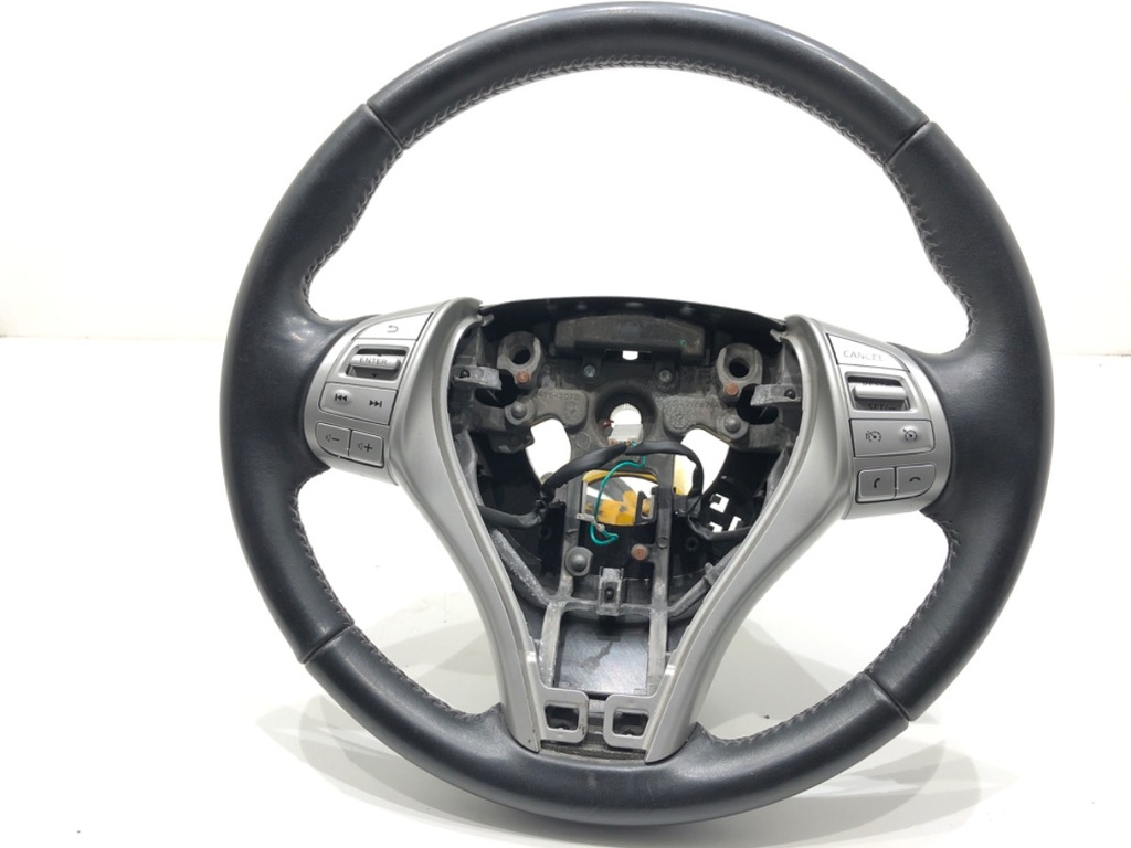 [STARK-831267] Volante de dirección Nissan Pulsar liftback (C13) 2012-2022