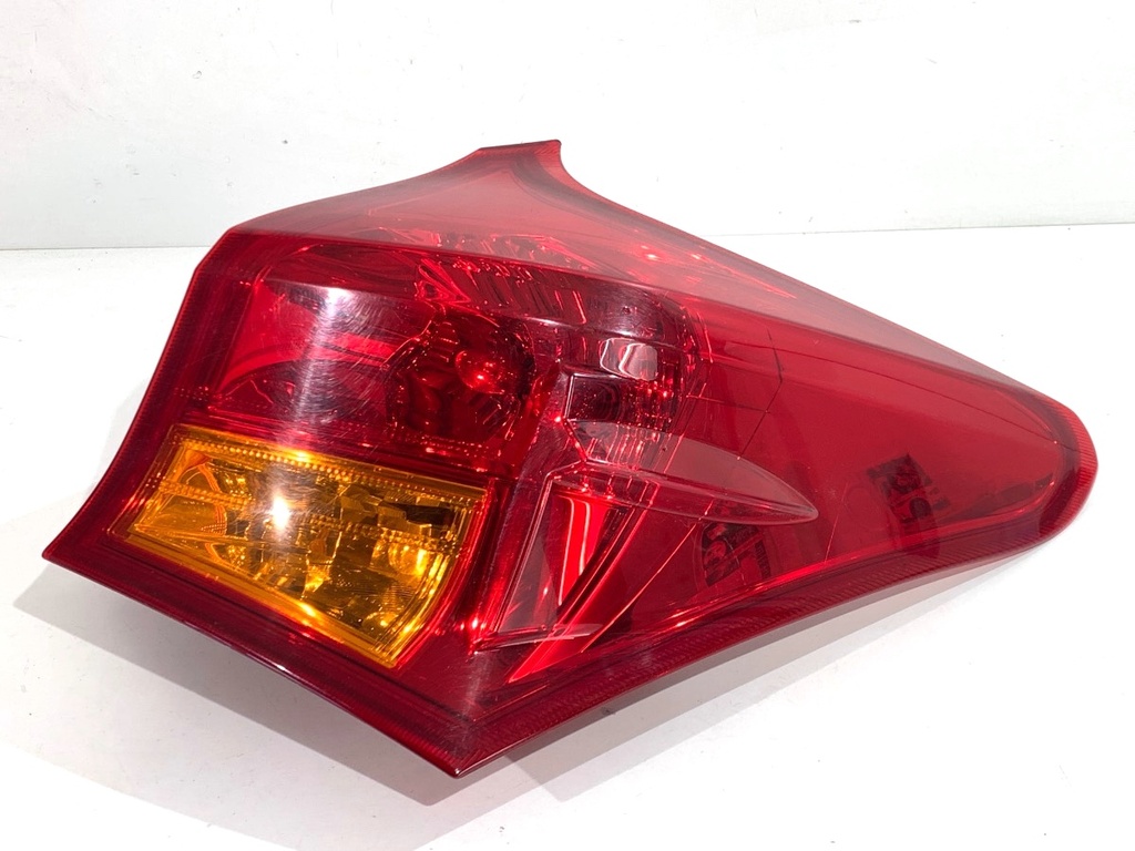 [STARK-845190] Piloto trasero derecho Toyota Auris (_E18_) 1.6 (ZRE181_, ZRE185_) 2012-2018