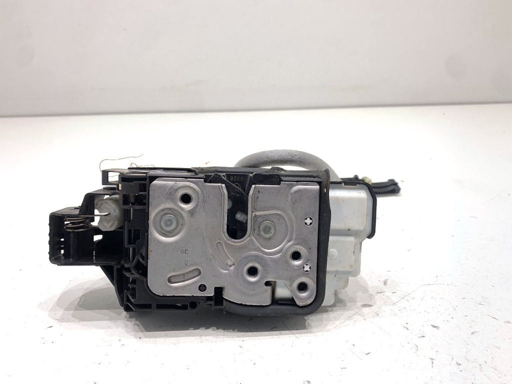 [STARK-856013] Cierre de puerta trasera derecha VOLVO V40 liftback (525, 526) 2012-2022