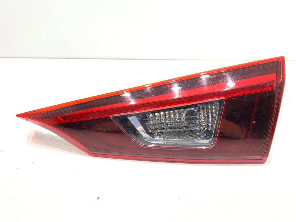 [STARK-880889] Piloto trasero derecho MAZDA 3 (BM, BN) 2013-2022