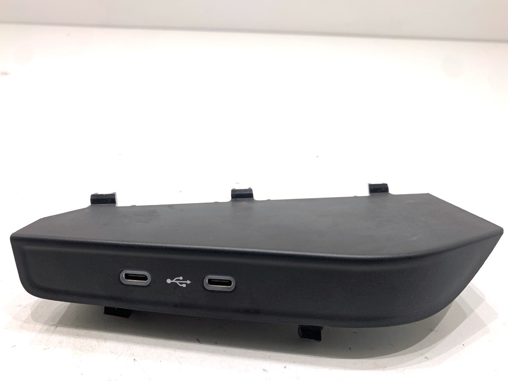 [STARK-884754] Puerto USB SKODA SCALA (NW1) 2019-2022 1.0 TSI 85 kW 657035700