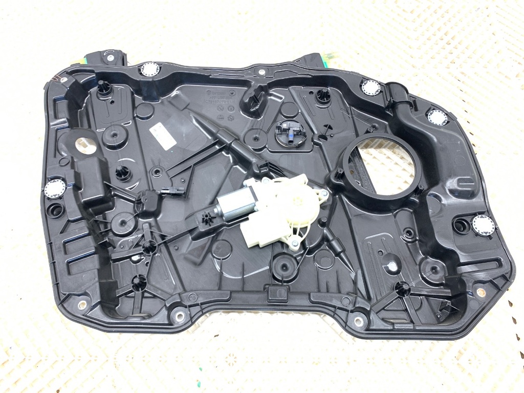 [STARK-897764] Elevalunas delantero izquierdo BMW Serie 3 (G20, G80, G28) 2018-2022