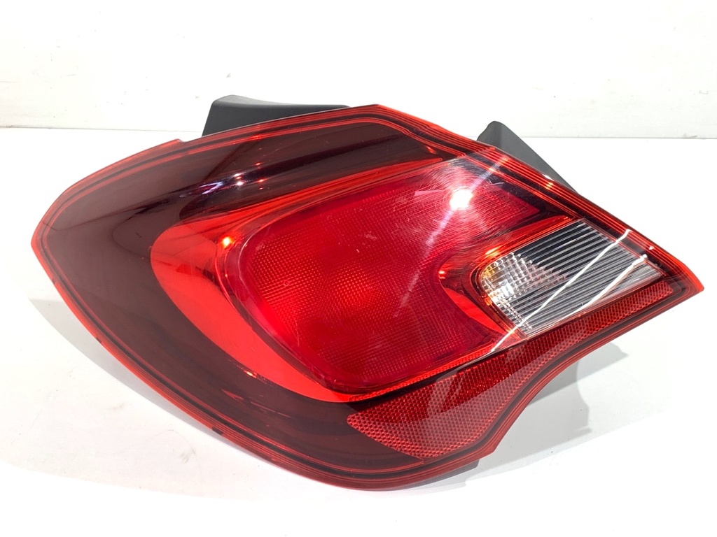 [STARK-908345] Piloto trasero izquierdo OPEL CORSA E (X15) 1.4 66 kW 2014-2022