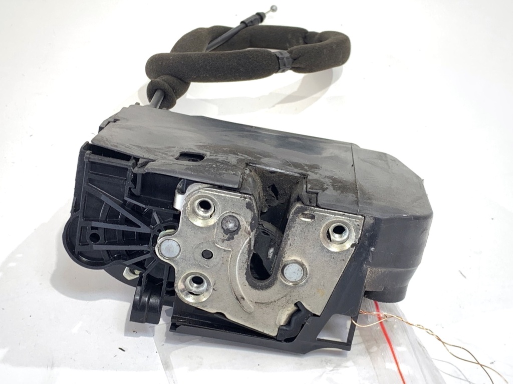 [STARK-918164] Cerradura de puerta delantera derecha IVECO Daily VI 2014-2022