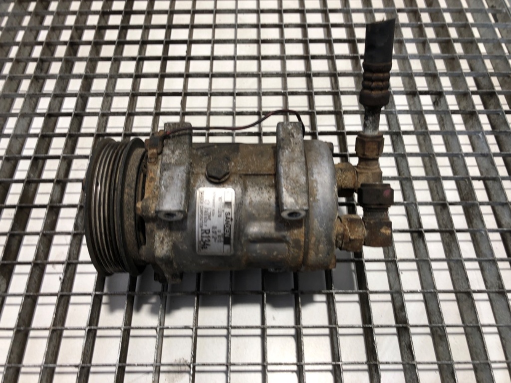 [STARK-782462] Compresor de aire acondicionado Jeep Cherokee (XJ) 1983-2001 4.0i 135 kW