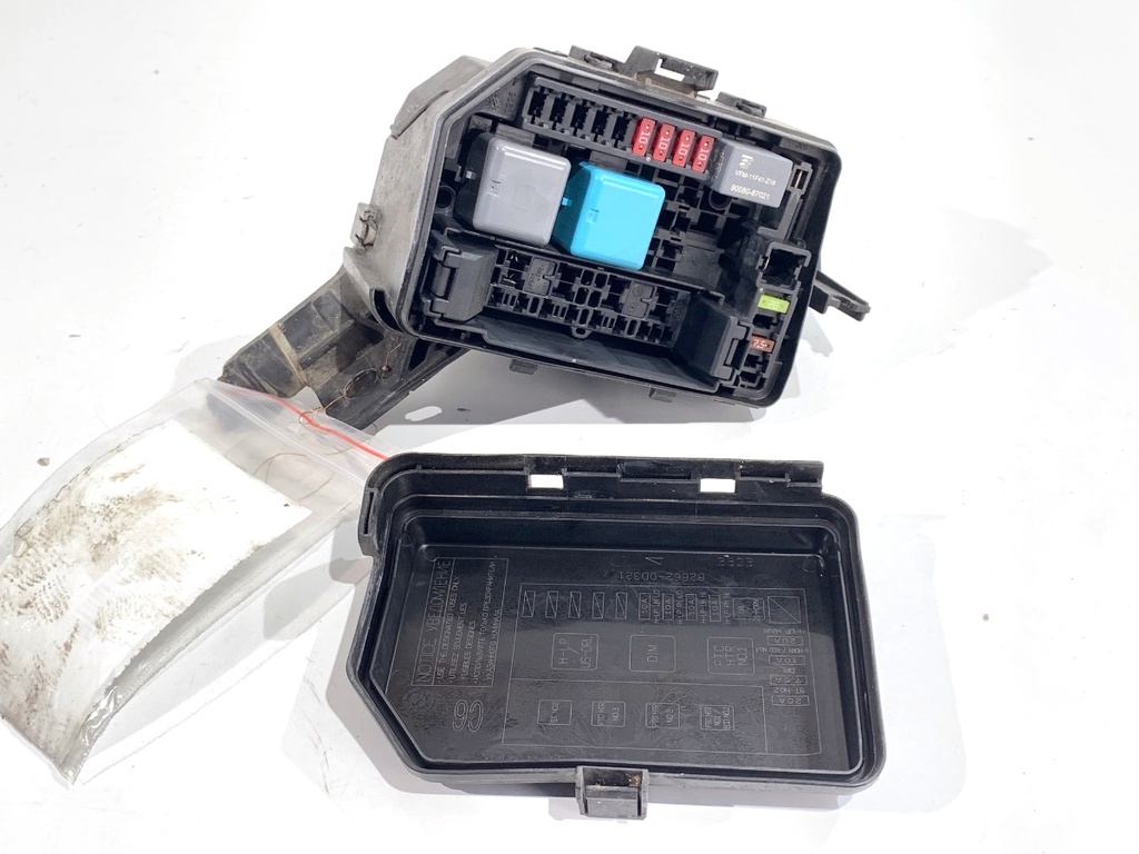 [STARK-801428] Caja de fusibles Toyota Yaris (_P13_) 2010-2022 1.3 (NSP130_) 73 kW