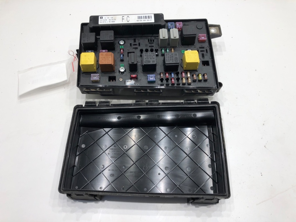 [STARK-627322] Caja de fusibles OPEL ASTRA H Kombi (A04) 1.4 (L35) 66 kW 2004-2014