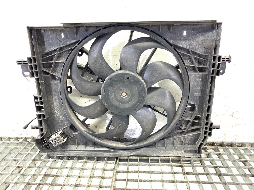 [STARK-740886] Ventilador de radiador Dacia Lodgy (JS_) 1.6 SCe 100 75 kW 2015-2022